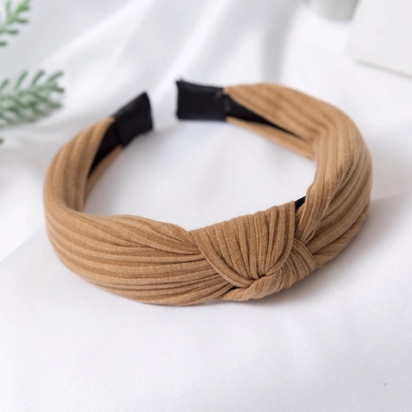 'Mona' Ribbed Knit Single Knot Cloth Headband - Picture 3 of 8